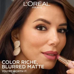 Colour Riche Blurred Matte Lipstick for Hydration and Minimized Lip Lines